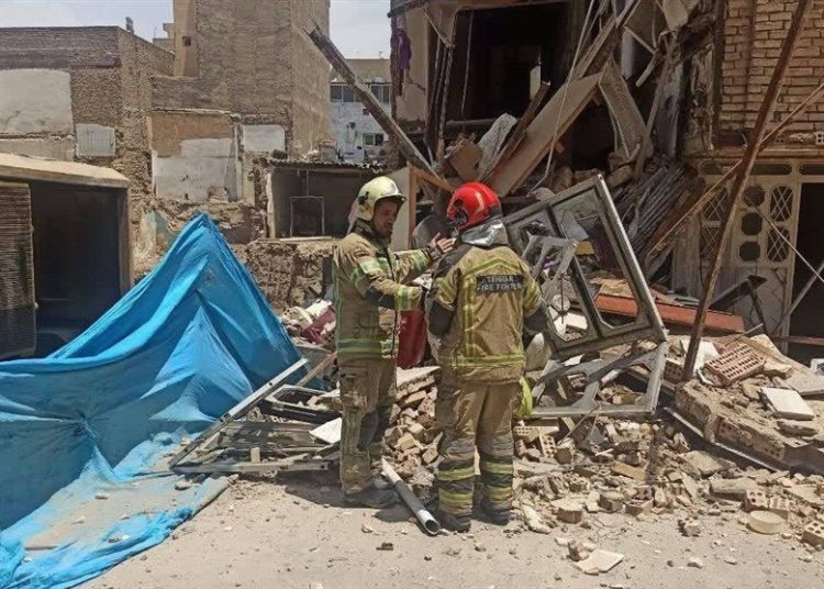 فیلم/ لحظه ریزش هولناک ساختمان مسکونی در یافت‌آباد