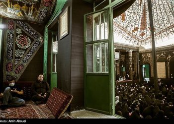 پای روضه قمربنی هاشم در حسینه سادات اخوی