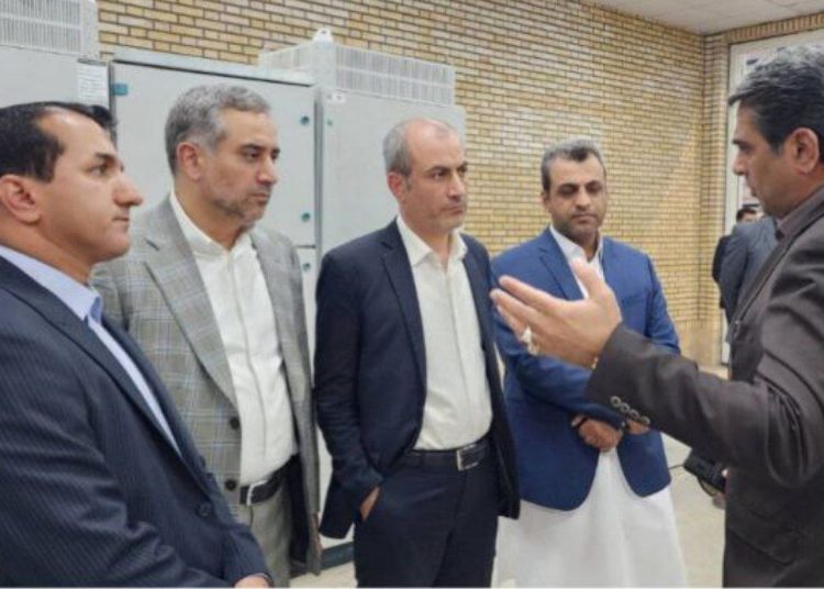 مجتبی توانگر، معاون مالی، حقوقی و مجلس وزات نیرو از آبشیرینکن ۱۰۰ هزار مترمکعبی طرح تأمین آب اضطراری سیستان و زاهدان بازدید کرد.